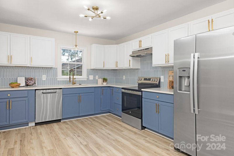 Property image 3 at 6136 Castle Court, Charlotte, NC 28213