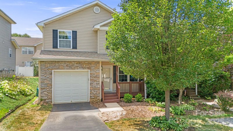 Property image 2 at 207 Pembrook Road, Swannanoa, NC 28778