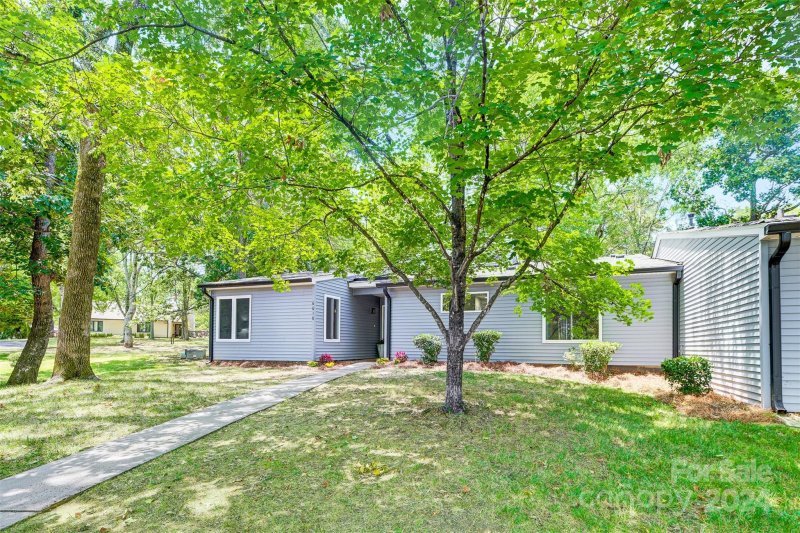 Property image 2 at 6618 Point Comfort Lane, Charlotte, NC 28226