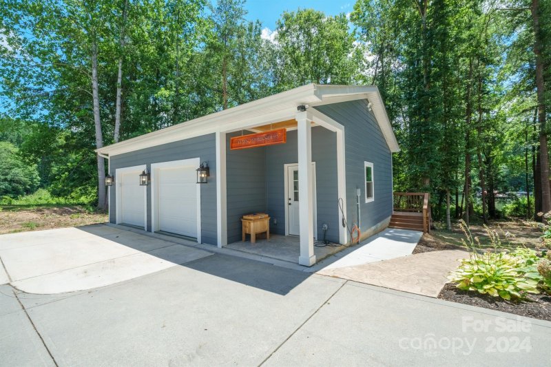 Property image 4 at 325 Silvercliff Drive, Mount Holly, NC 28120