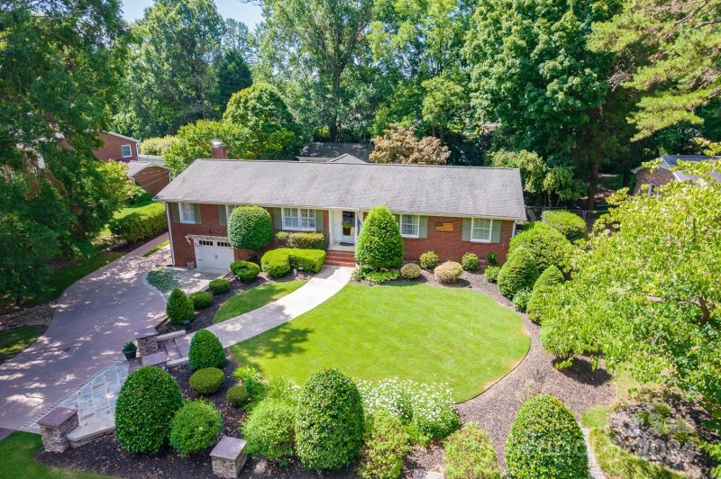 1131 Nottingham Drive