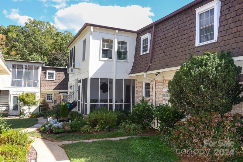 Property image 2 at 1700 Roxborough Road, Charlotte, NC 28211