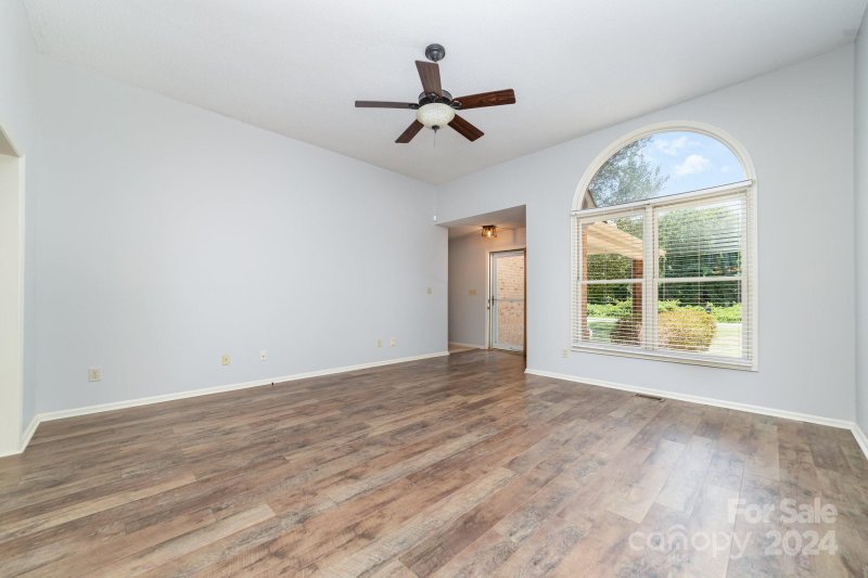 Property image 2 at 152 Kingfisher Drive, Mooresville, NC 28117