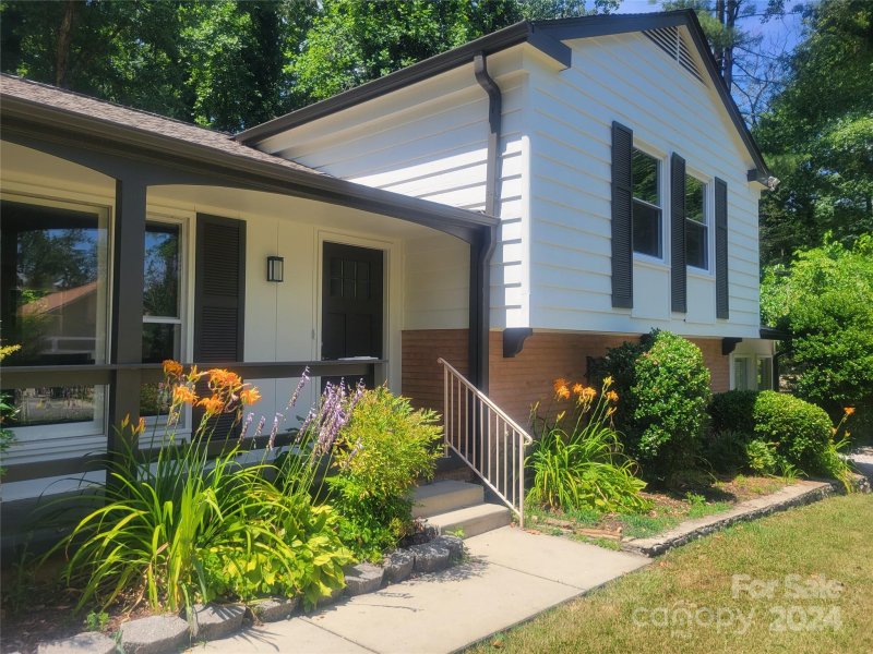 Property image 3 at 602 Pineland Road, Hendersonville, NC 28792