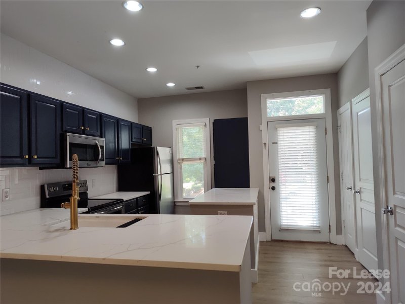 Property image 4 at 1011 Park West Drive, Charlotte, NC 28209