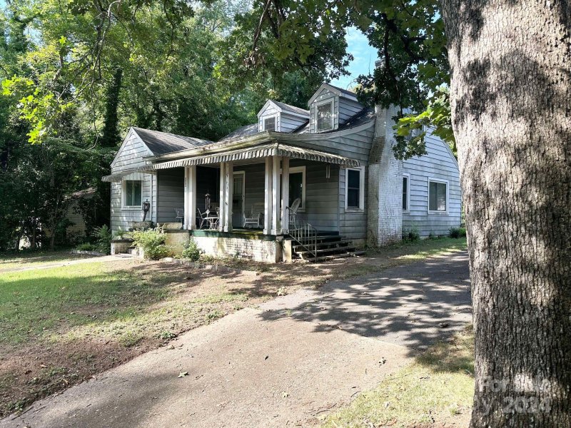 Property image 2 at 526 Kentwood Street, Lenoir, NC 28645