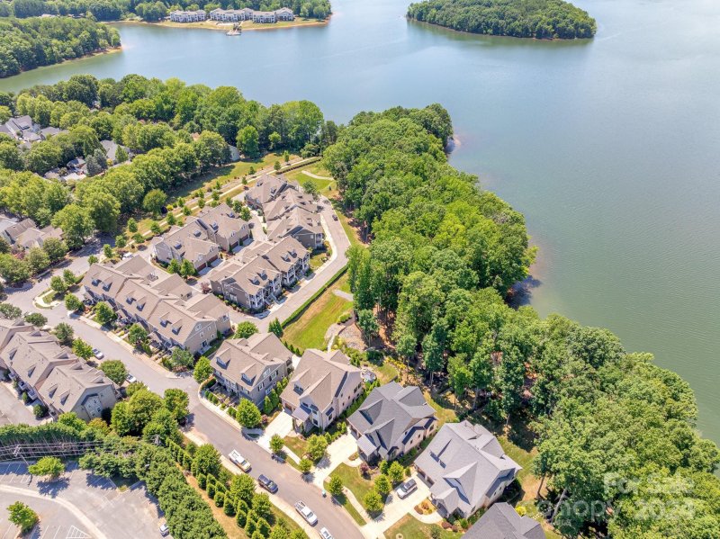 Property image 4 at 724 Amalfi Drive, Davidson, NC 28036