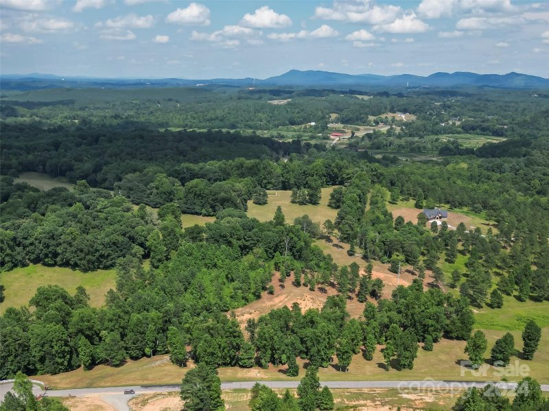 Property image 4 of 2791 Cornwell Drive in Silver Creek Plantation, Morganton, NC 28655