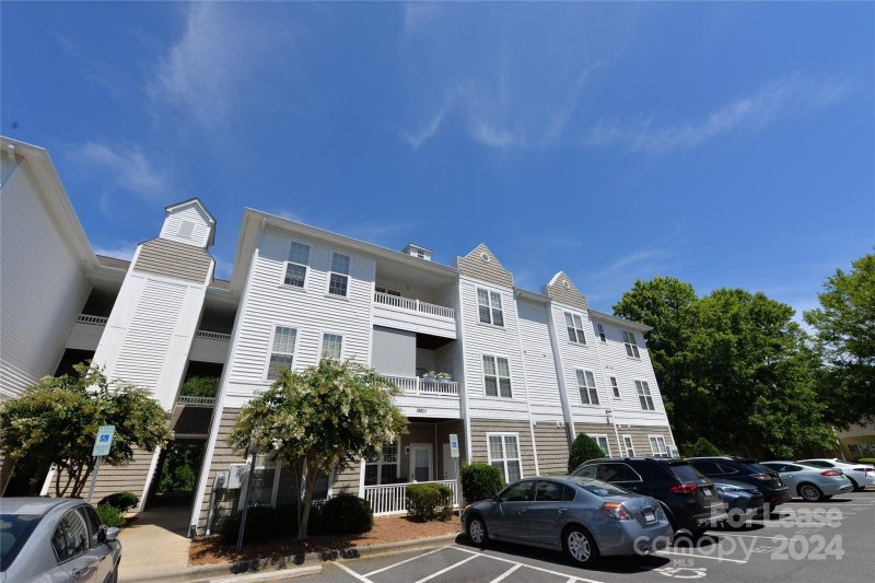 18801 Oakhurst Boulevard