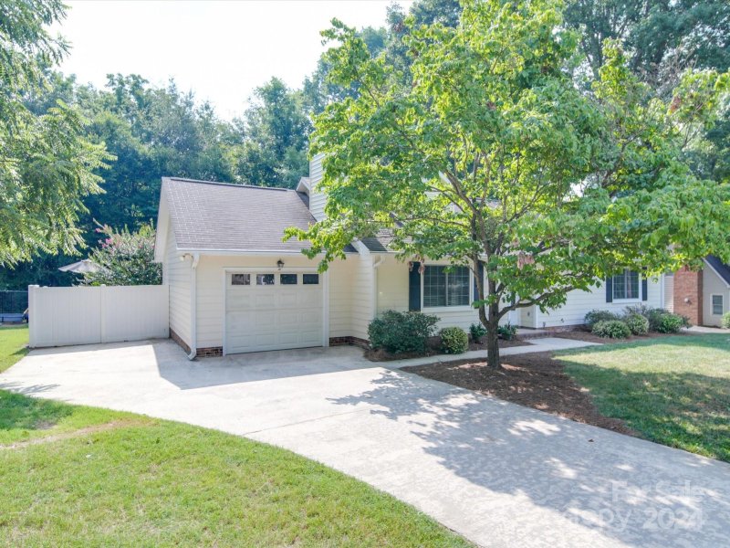 Property image 3 at 312 Swamp Fox Drive, Fort Mill, SC 29715