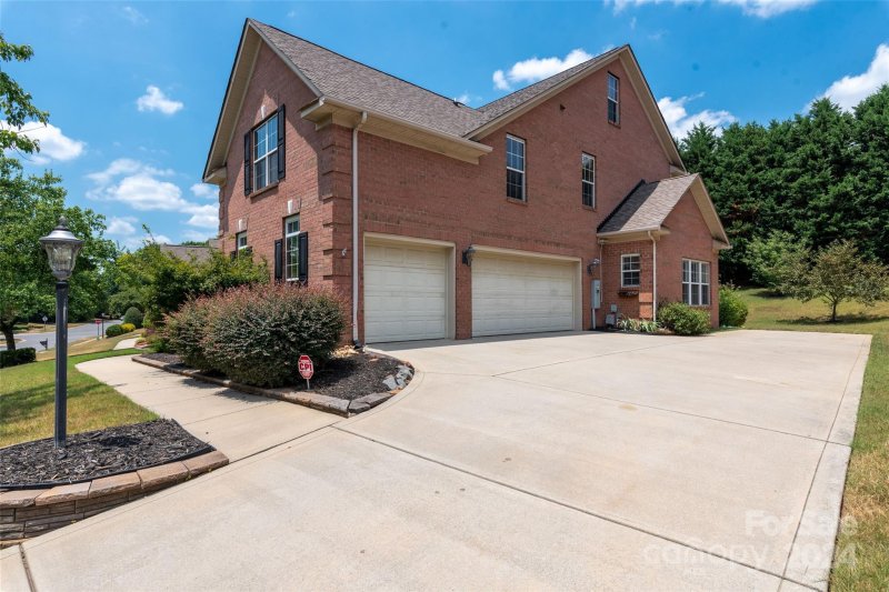 Property image 2 at 805 Carisbrooke Lane, Waxhaw, NC 28173