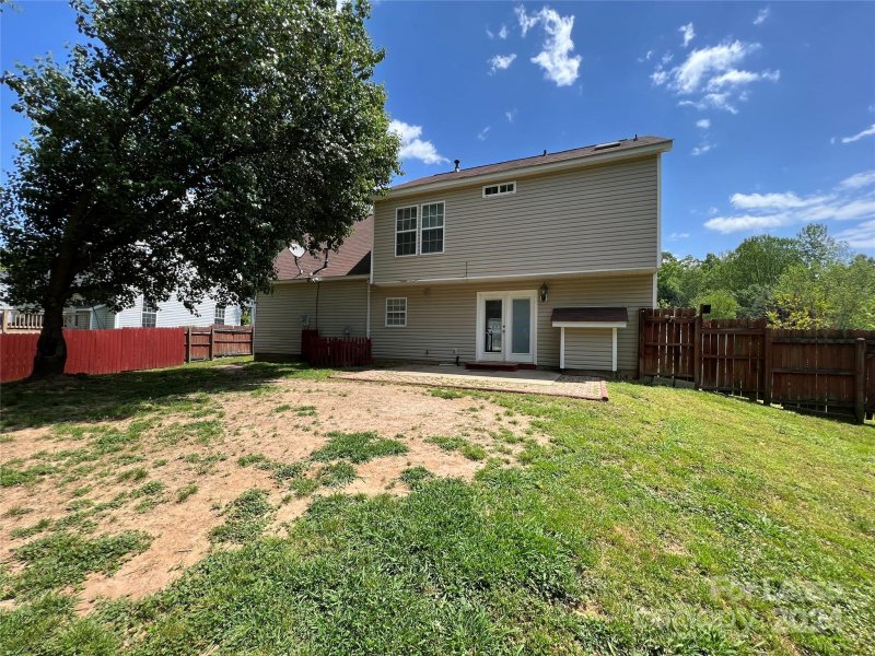 Property image 2 at 176 W Walnut Avenue, Mount Holly, NC 28120