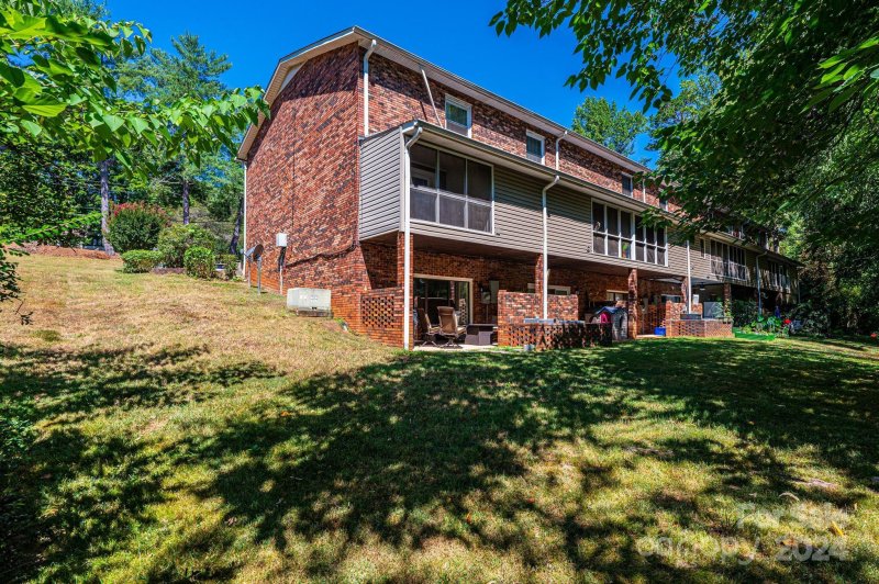 Property image 2 at 820 6th Street, Hickory, NC 28601