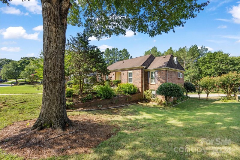 Property image 3 at 200 Wainsley Place, Matthews, NC 28105