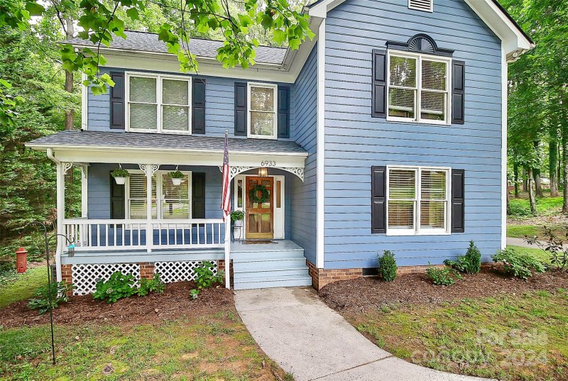 Property image 2 at 6933 Loretta Place, Charlotte, NC 28215