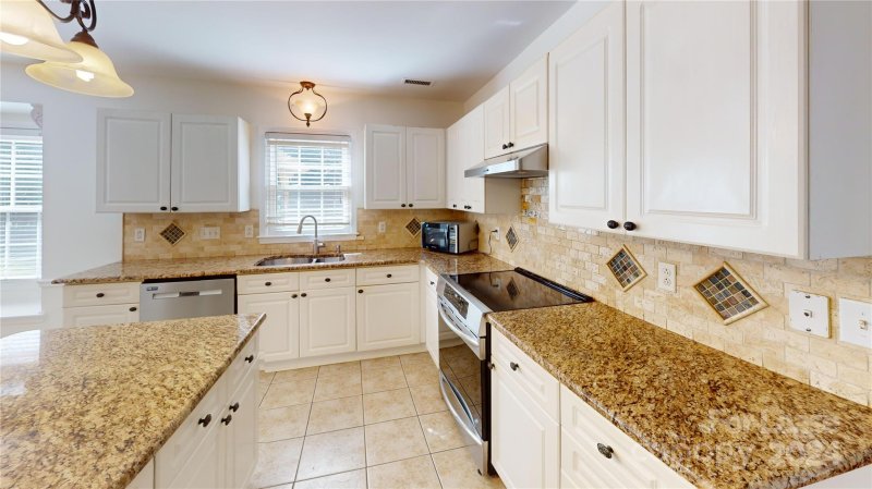 Property image 2 at 240 Walnut Point Drive, Matthews, NC 28105