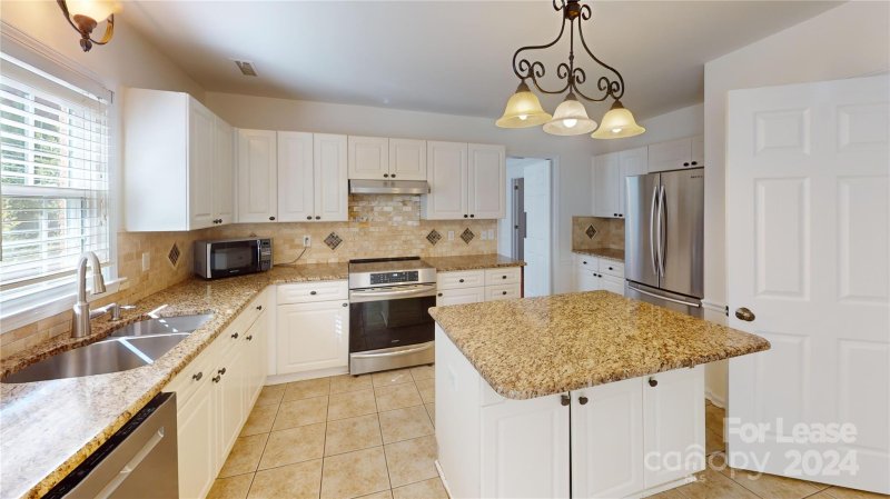 Property image 3 at 240 Walnut Point Drive, Matthews, NC 28105