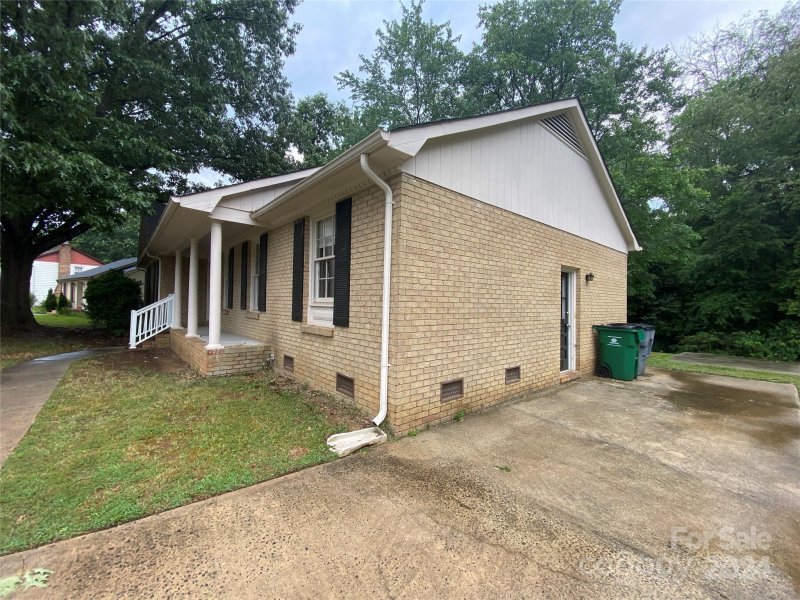 Property image 3 at 7110 Marlbrook Drive, Charlotte, NC 28212