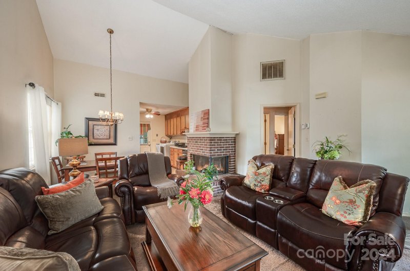 Property image 5 at 405 N Summit Avenue, Charlotte, NC 28216