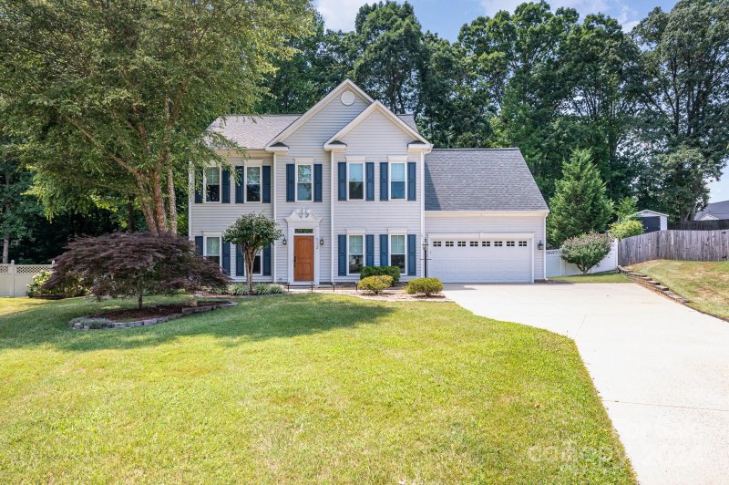 Property image 2 at 112 Banterling Court, Mooresville, NC 28115