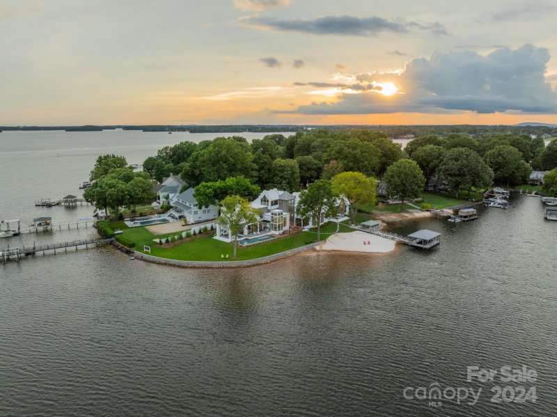 Property image 4 at 18000 Whispering Oaks Drive, Cornelius, NC 28031