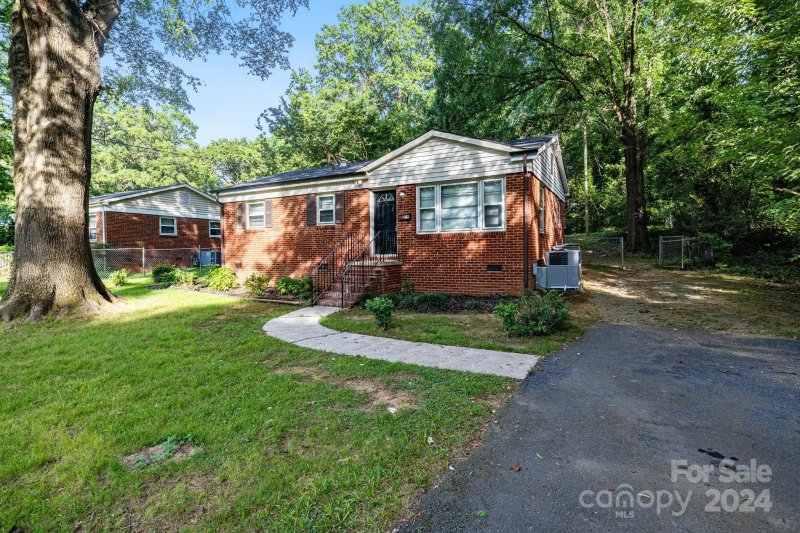 Property image 2 at 711 Gallagher Street, Charlotte, NC 28208