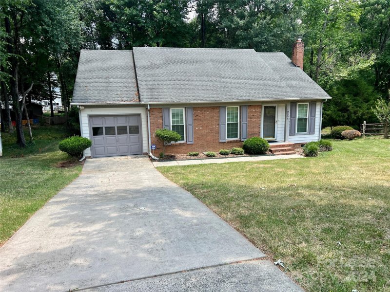 Property image 2 at 10504 Grassy Plain Court, Charlotte, NC 28214