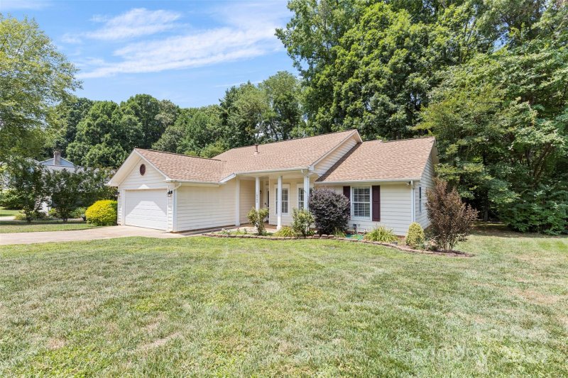 Property image 2 at 16202 Amber Field Drive, Huntersville, NC 28078