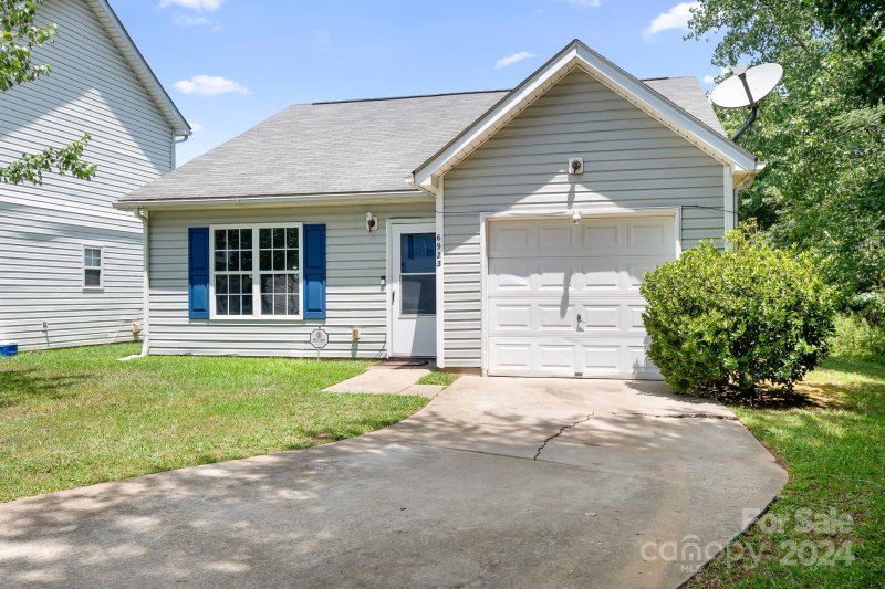 Property image 3 at 6923 Maddox Court, Charlotte, NC 28269