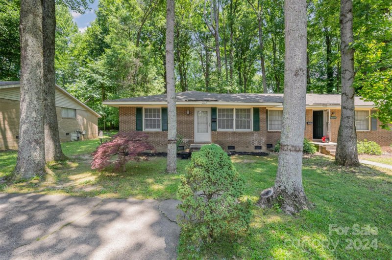 Property image 3 at 5007 Lakecrest Drive, Charlotte, NC 28215