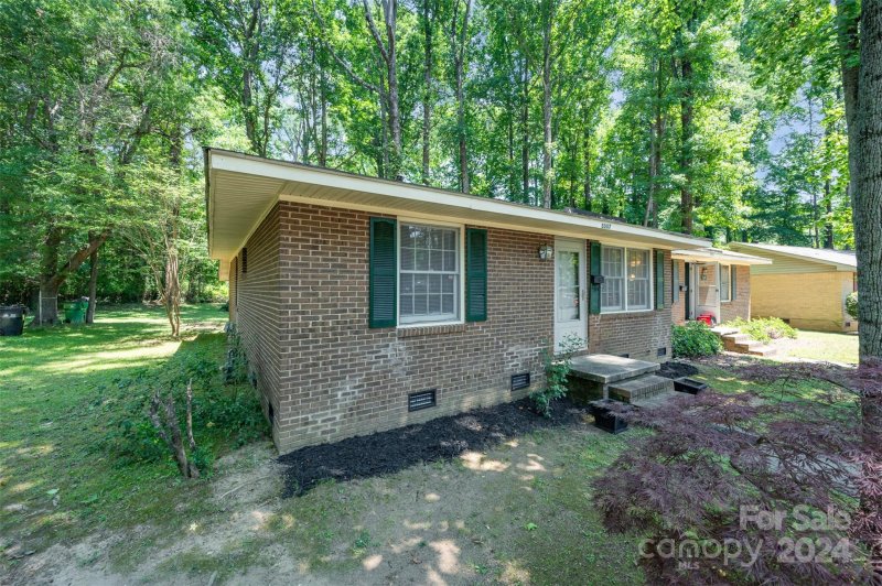 Property image 4 at 5007 Lakecrest Drive, Charlotte, NC 28215