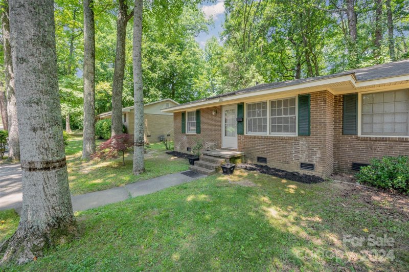 Property image 5 at 5007 Lakecrest Drive, Charlotte, NC 28215