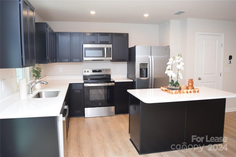 Property image 4 at 1529 39th Avenue Loop, Hickory, NC 28601