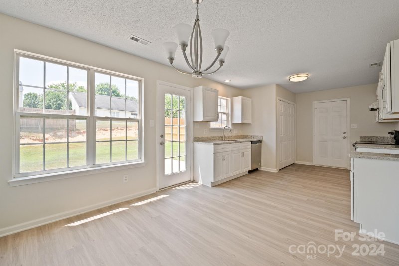 Property image 4 at 2410 Fairstone Avenue, Charlotte, NC 28269