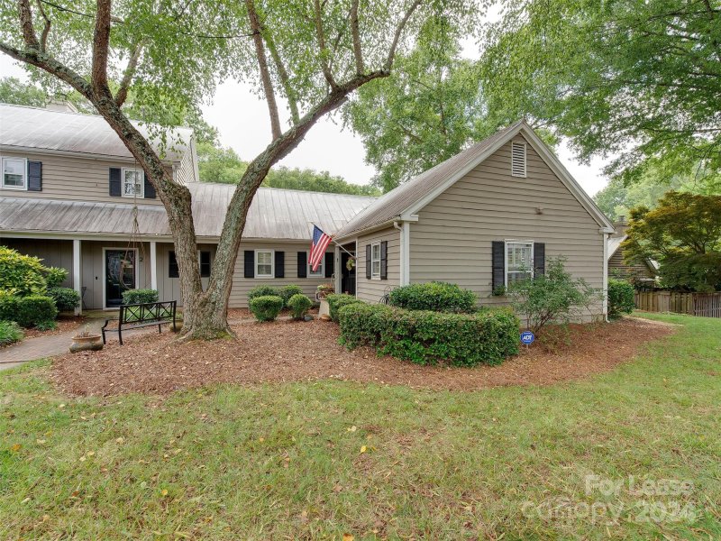 Property image 2 at 3806 Selwyn Farms Lane, Charlotte, NC 28209