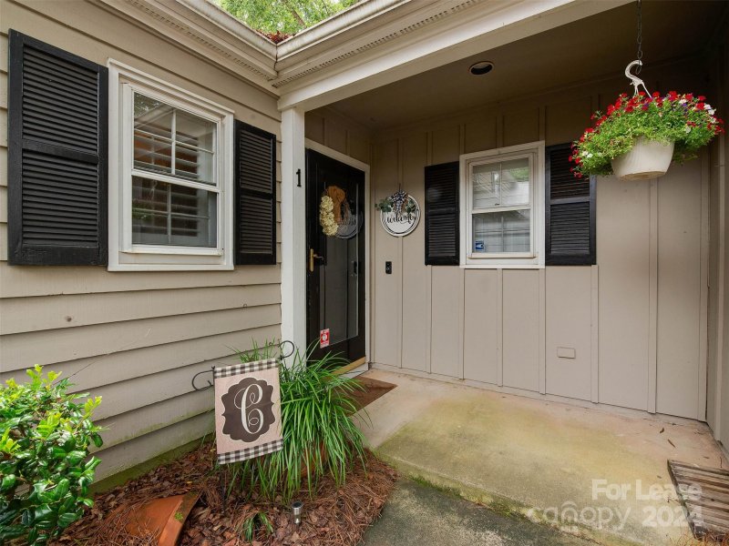 Property image 3 at 3806 Selwyn Farms Lane, Charlotte, NC 28209