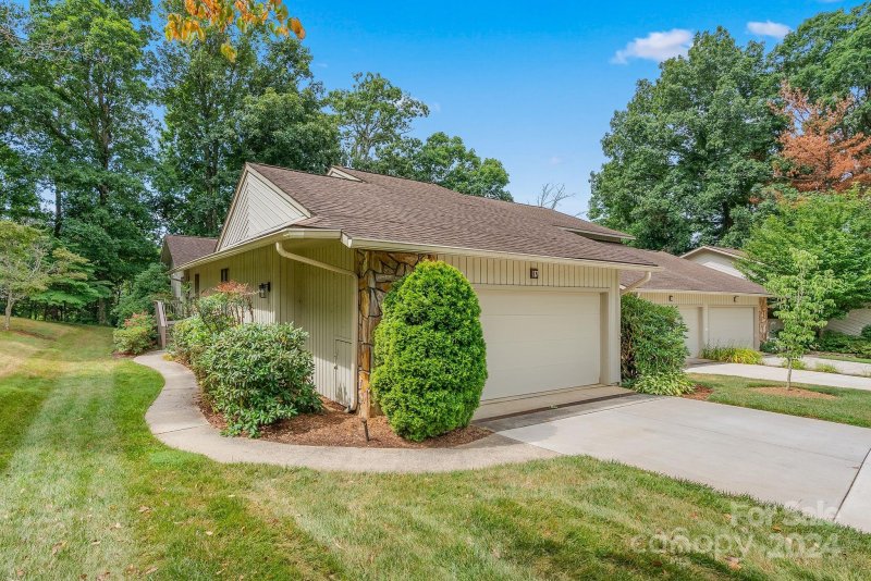 Property image 2 at 117 Clubwood Court, Asheville, NC 28803