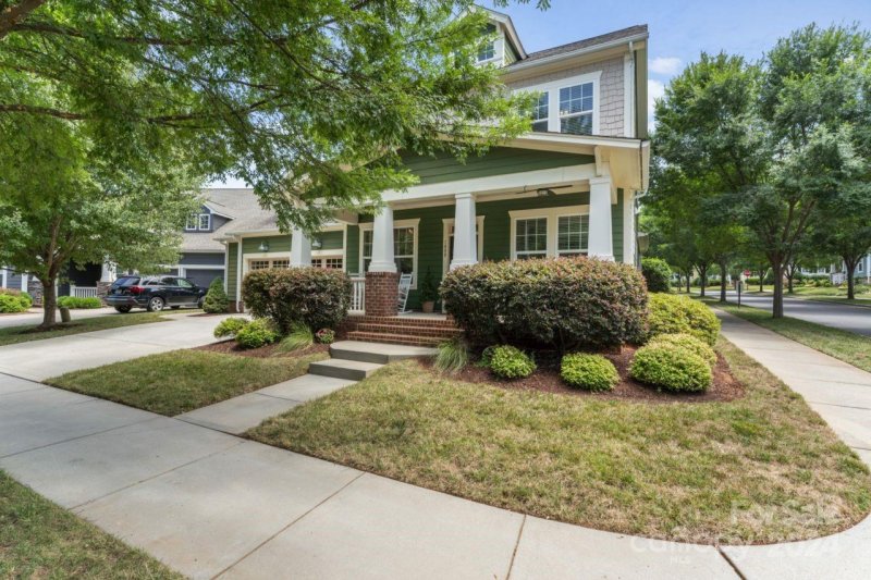 Property image 2 at 1000 English Circle, Belmont, NC 28012