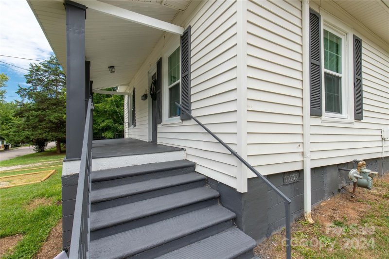 Property image 2 at 102 Poplar Street, Clover, SC 29710