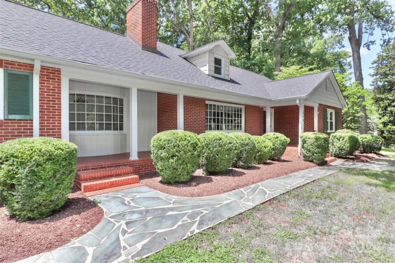 Property image 3 at 319 N Oakwood Drive, Statesville, NC 28677
