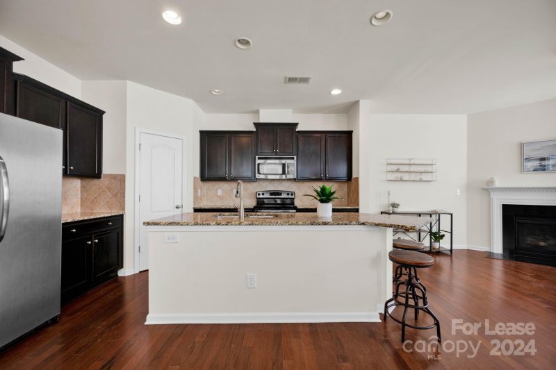 Property image 4 at 18448 West Catawba Avenue, Cornelius, NC 28031