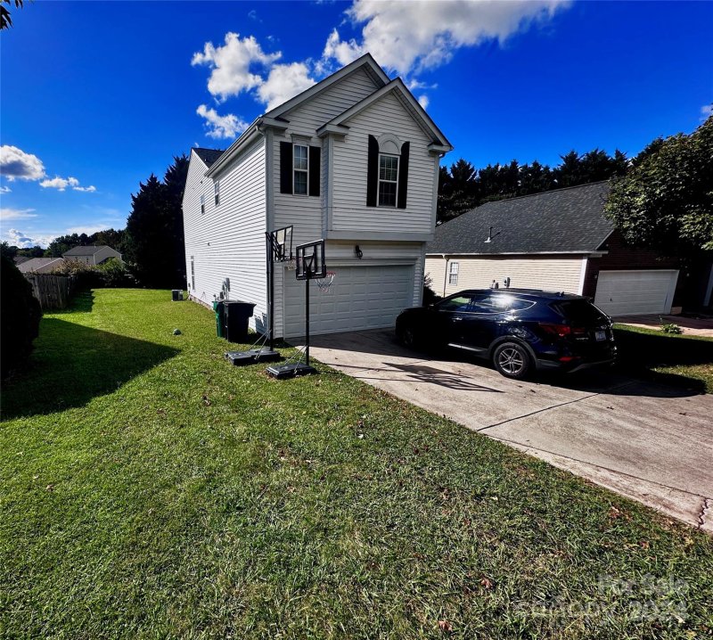 Property image 2 at 1031 Hipp Road, Charlotte, NC 28216