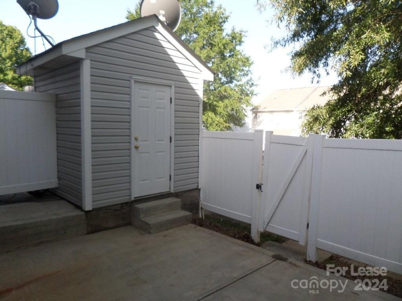 Property image 2 at 7131 Flying Scotsman Drive, Charlotte, NC 28213