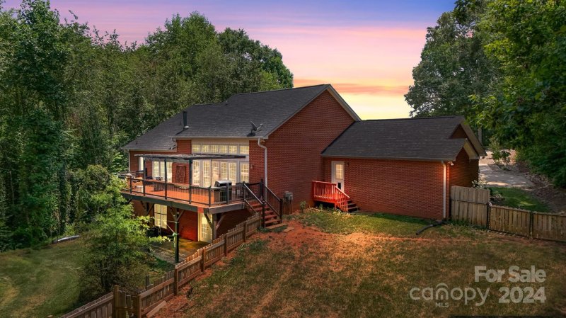 Property image 2 at 6310 Mountainside Drive, Hickory, NC 28601