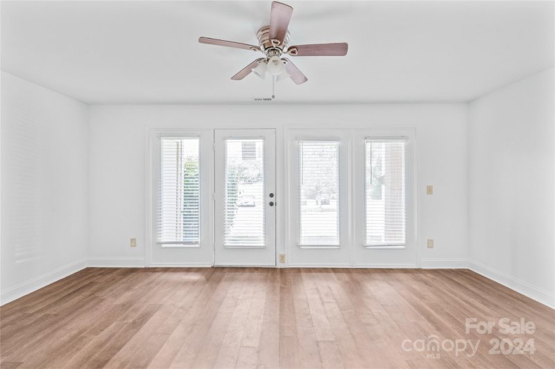 Property image 4 at 6129 Meadow Rose Lane, Charlotte, NC 28215