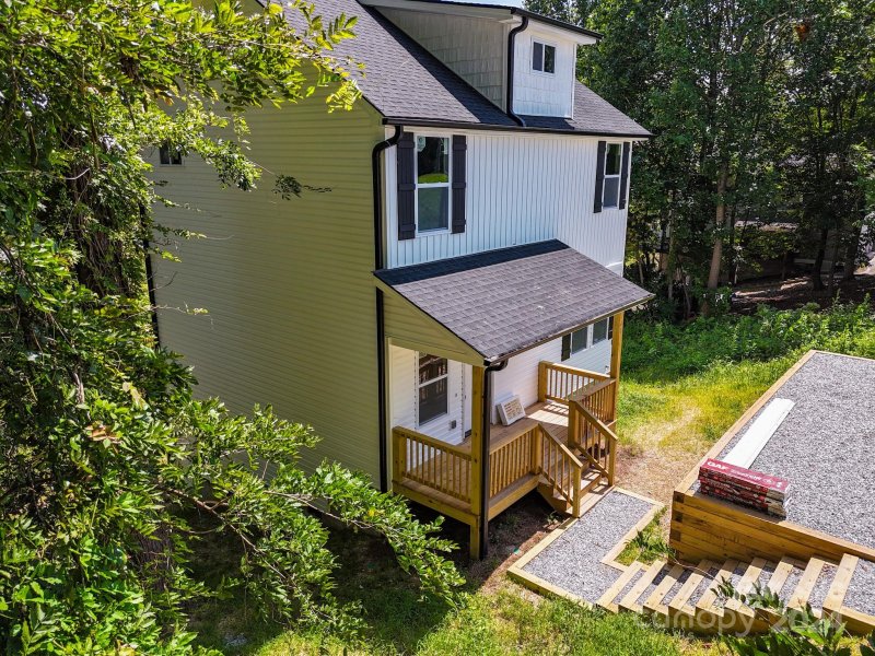 Property image 2 at 40 Summit Circle, Hendersonville, NC 28792