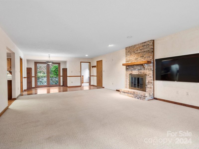 Property image 5 at 211 W Sondley Drive, Asheville, NC 28805