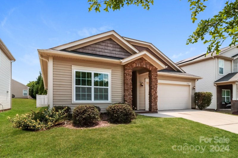 Property image 3 at 1516 Chilford Court, Charlotte, NC 28213