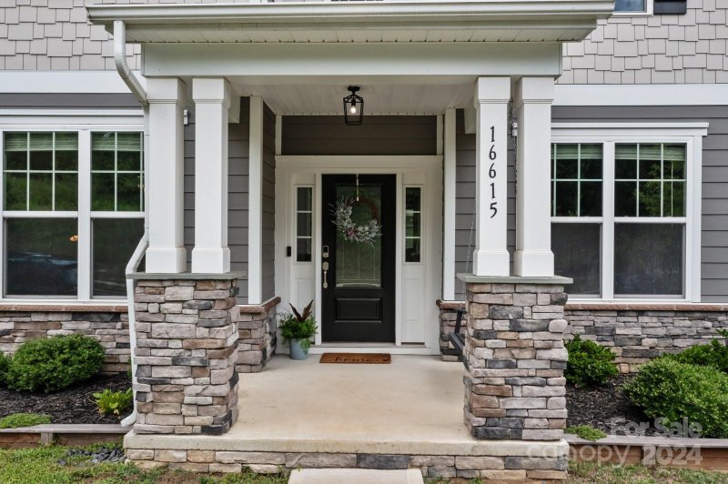 Property image 3 at 16615 Stonecutter Lane, Davidson, NC 28036