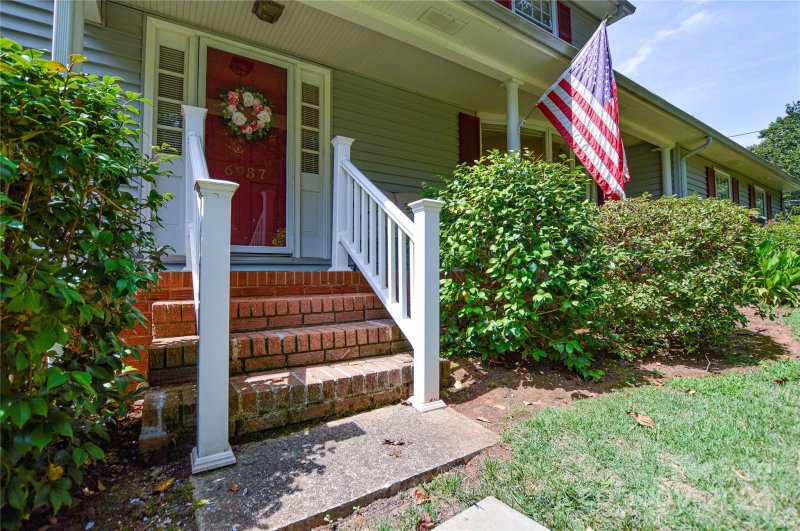 Property image 3 at 6937 Hillswick Drive, Charlotte, NC 28215